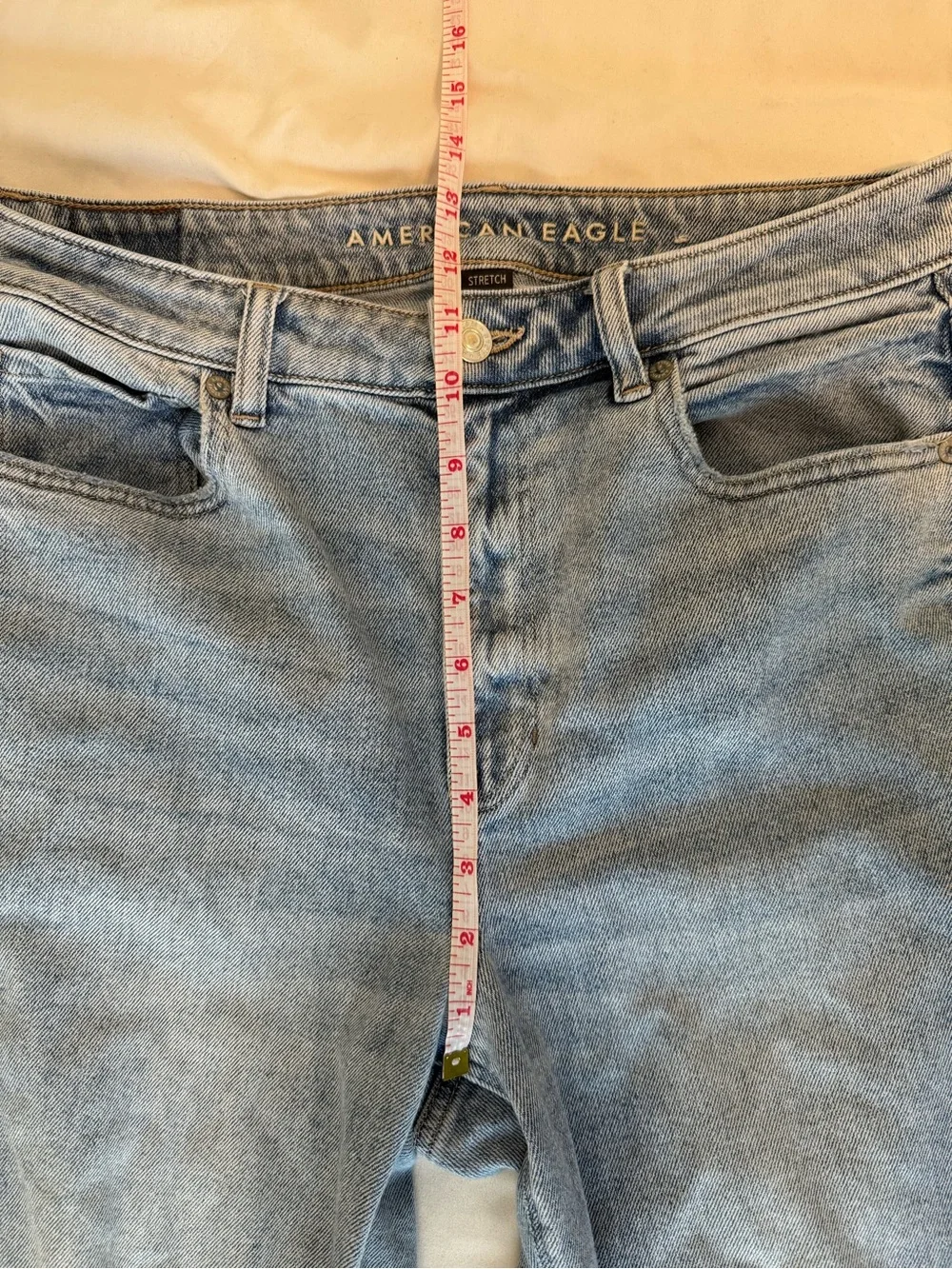 American Eagle Outfitters Light Wash Mom Straight Jeans Women’s 10 Short